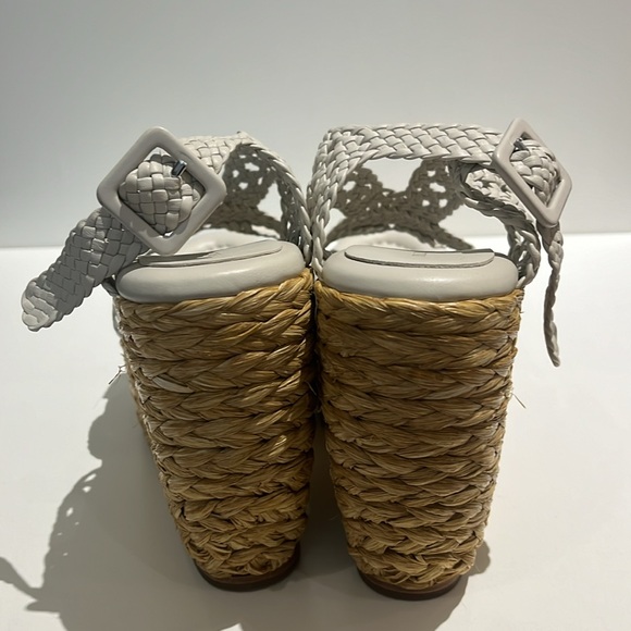 Paloma Barcelo white wedges. Beautiful and comfortable. - Picture 3 of 4